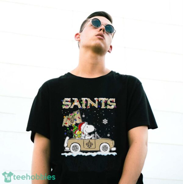 New Orleans Saints Snoopy And Woodstock Driving Car Cute Snoopy Limited Edition Shirt - G500 Gildan T-Shirt