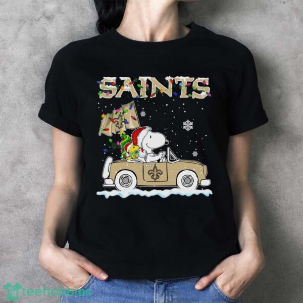 New Orleans Saints Snoopy And Woodstock Driving Car Cute Snoopy Limited Edition Shirt - Ladies T-Shirt