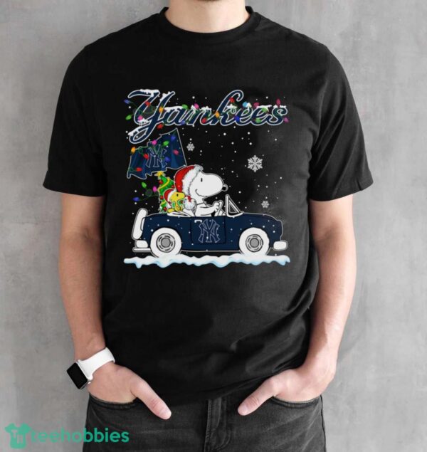 New York Yankees Snoopy And Woodstock Driving Car Cute Snoopy Limited Edition Shirt - Black Unisex T-Shirt