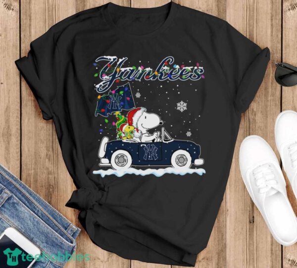 New York Yankees Snoopy And Woodstock Driving Car Cute Snoopy Limited Edition Shirt - Black T-Shirt