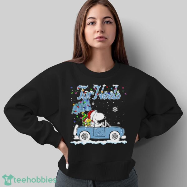 North Carolina Tar Heels Snoopy And Woodstock Driving Car Cute Snoopy Limited Edition Shirt - Sweatshirt