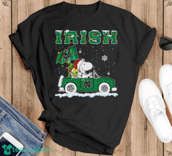 Notre Dame Fighting Irish Snoopy And Woodstock Driving Car Cute Snoopy Limited Edition Shirt - Black T-Shirt