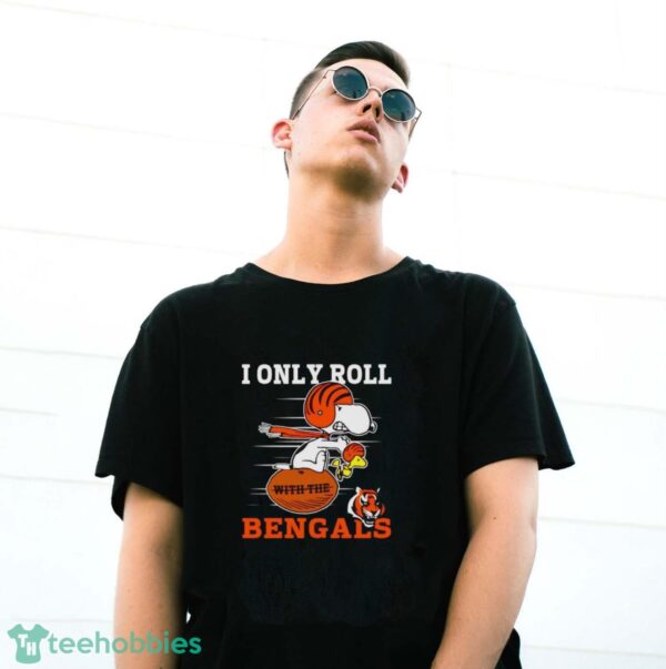 Snoopy and Woodstock I only roll with the Cincinnati Bengals shirt - G500 Gildan T-Shirt