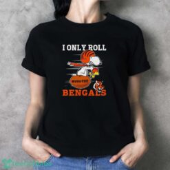 Snoopy and Woodstock I only roll with the Cincinnati Bengals shirt - Ladies T-Shirt