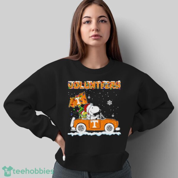 Tennessee Volunteers Snoopy And Woodstock Driving Car Cute Snoopy Limited Edition Shirt - Sweatshirt
