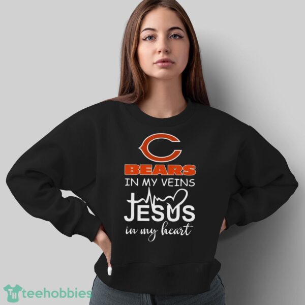 Chicago Bears In My Veins Jesus In My Heart T-Shirt Hoodie Sweatshirt - Sweatshirt