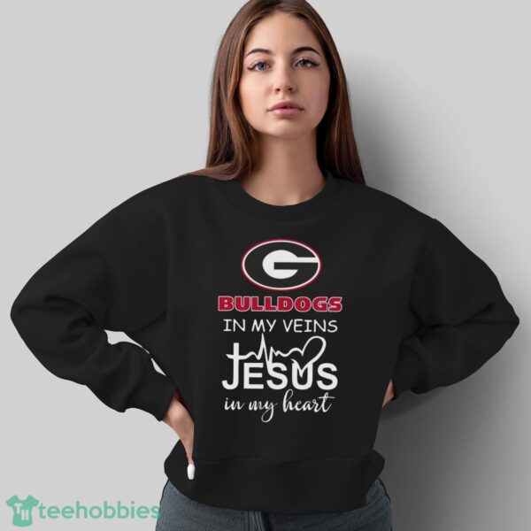 Georgia Bulldogs In My Veins Jesus In My Heart T-Shirt Hoodie Sweatshirt - Sweatshirt