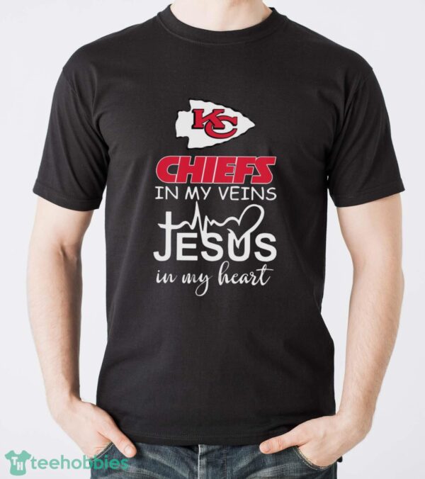 Kansas City Chiefs In My Veins Jesus In My Heart T-Shirt Hoodie Sweatshirt - Men T-Shirt