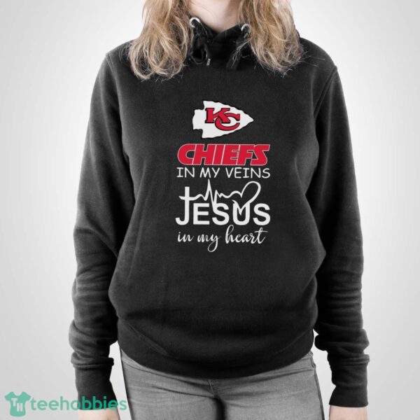 Kansas City Chiefs In My Veins Jesus In My Heart T-Shirt Hoodie Sweatshirt - Unisex Pullover Hoodie