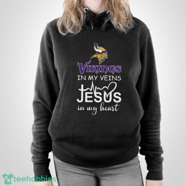 Minnesota Vikings In My Veins Jesus In My Heart T-Shirt Hoodie Sweatshirt - Unisex Pullover Hoodie