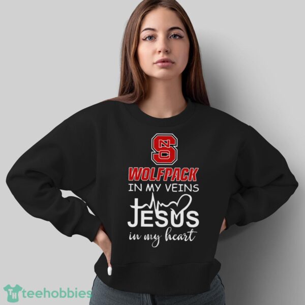 NC State Wolfpack In My Veins Jesus In My Heart T-Shirt Hoodie Sweatshirt - Sweatshirt