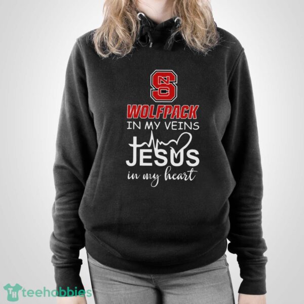 NC State Wolfpack In My Veins Jesus In My Heart T-Shirt Hoodie Sweatshirt - Unisex Pullover Hoodie