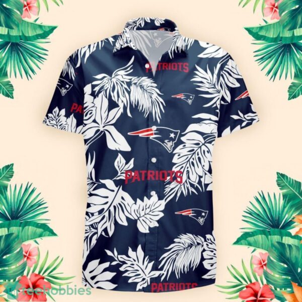 New England Patriots Tropical Pattern Combo Hawaii Shirt and Shorts For Fans Product Photo 3