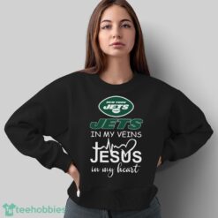 New York Jets In My Veins Jesus In My Heart T-Shirt Hoodie Sweatshirt - Sweatshirt