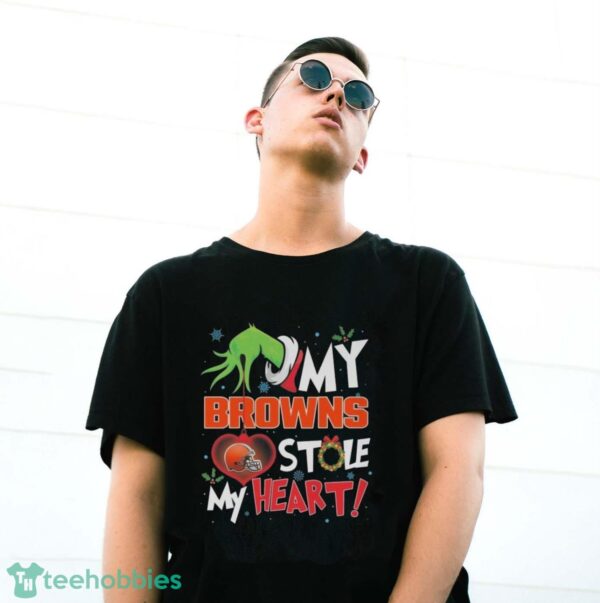 Official Grinch Hand My Cleveland Browns Stole My Heart Football 2024 Shirt - G500 Gildan T-Shirt
