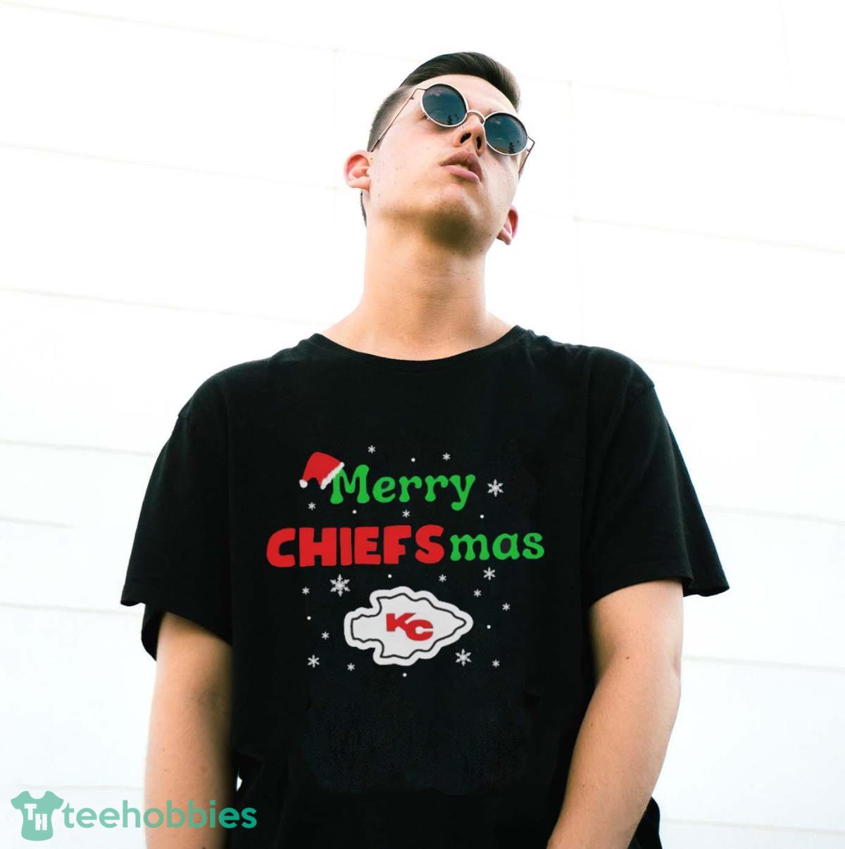 Kansas City Chiefs Merry Chiefsmas Shirt image Kansas City Chiefs Merry Chiefsmas Shirt - G500 Gildan T-Shirt